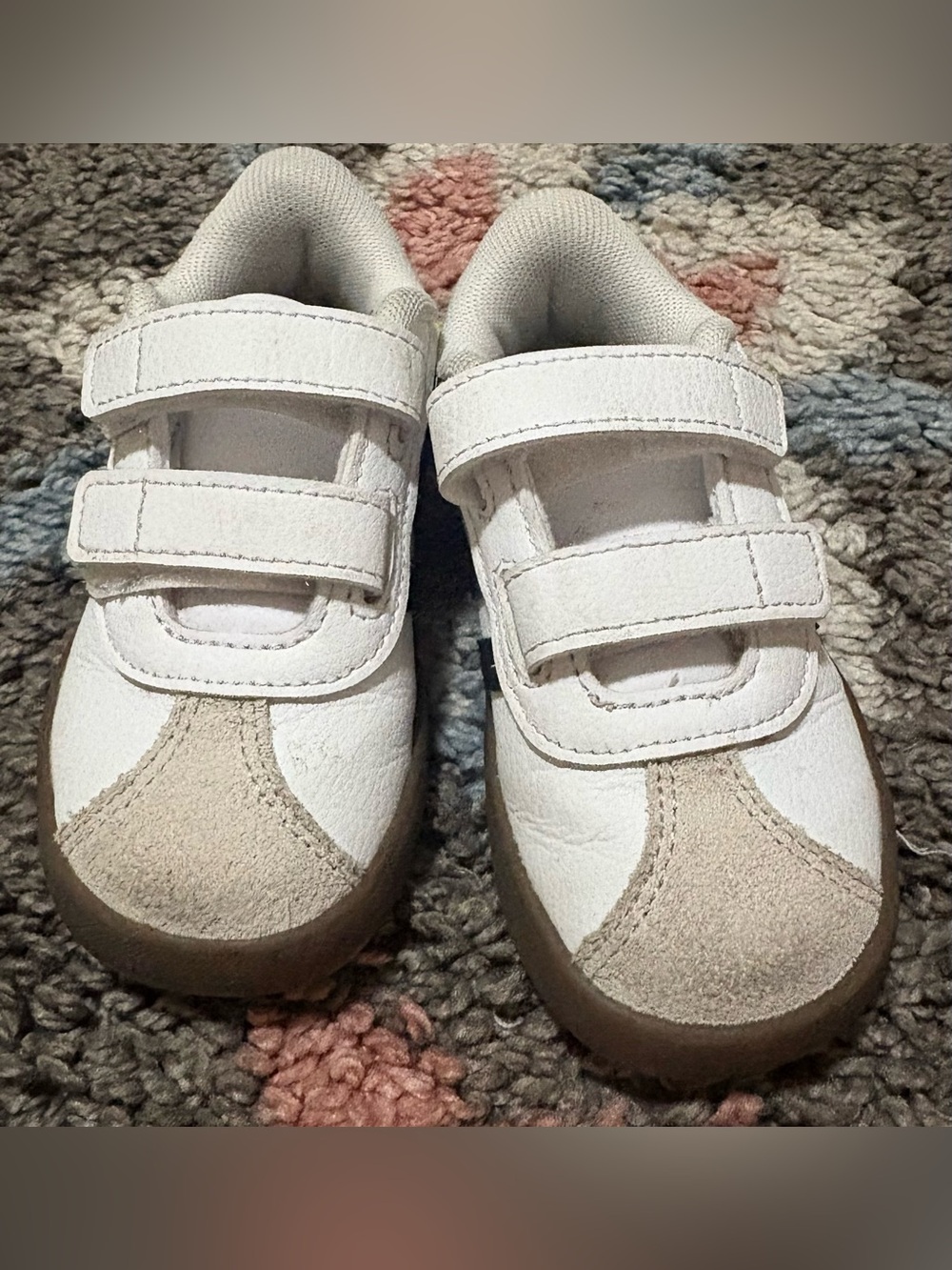 Kids Addias sneakers